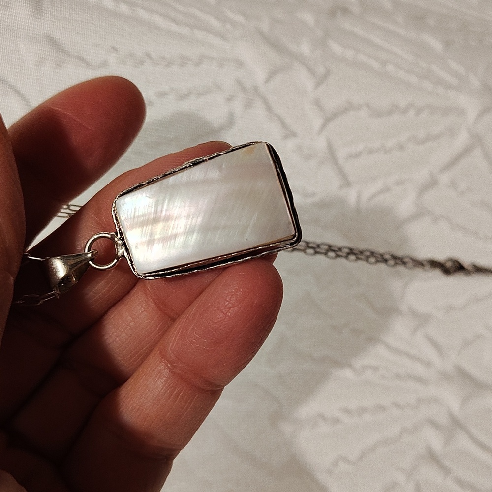 Nacre (Mother of Pearl) Pendant Necklace - Picture 2 of 4